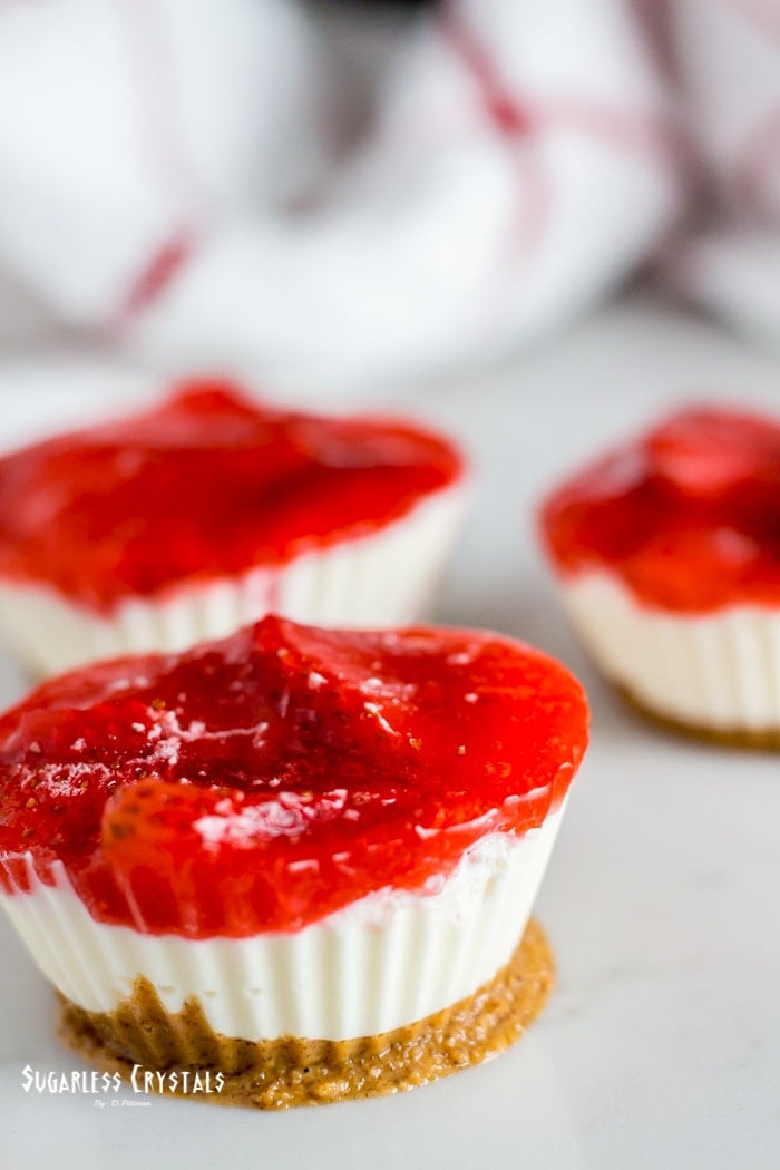 no bake strawberry keto cheesecake