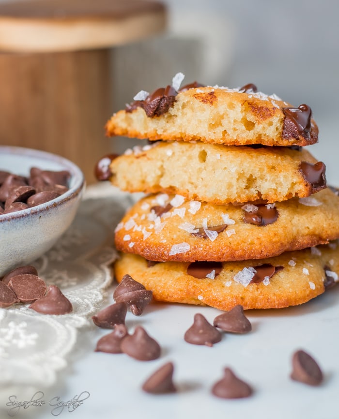 Keto Chocolate Chip Cookies