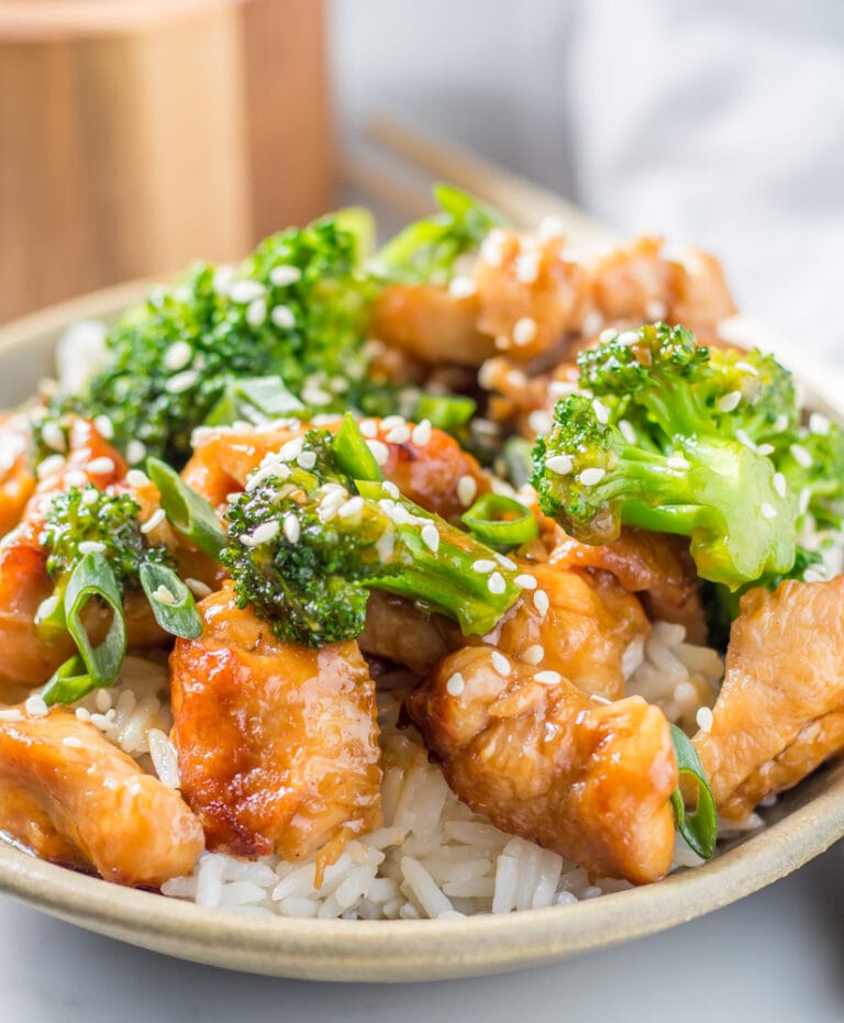chicken broccoli stir fry on top of rice