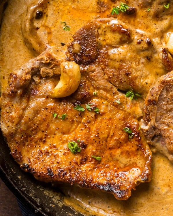 Creamy garlic pork chops