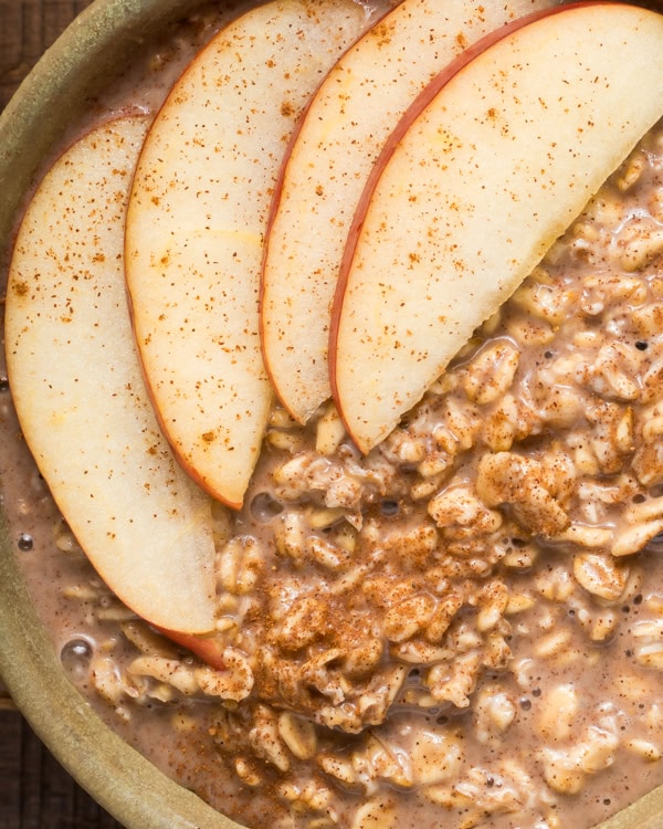 Apple cinnamon overnights oats