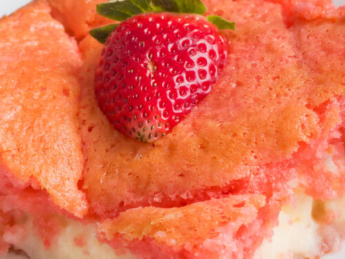 strawberry earthquake cake