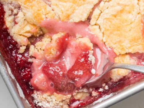 strawberry cheesecake dump cake