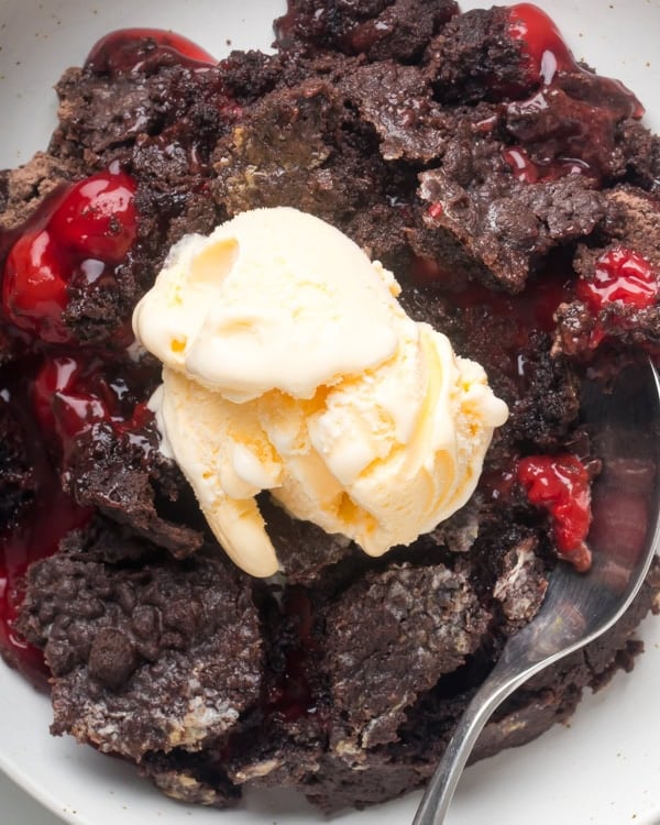 chocolate cherry dump cake