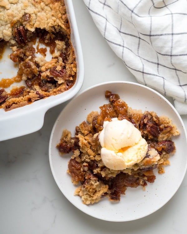 pecan pie dump cake